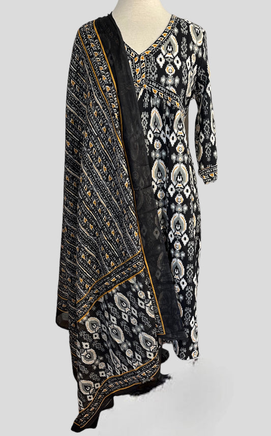 Black and White Aliya Cut