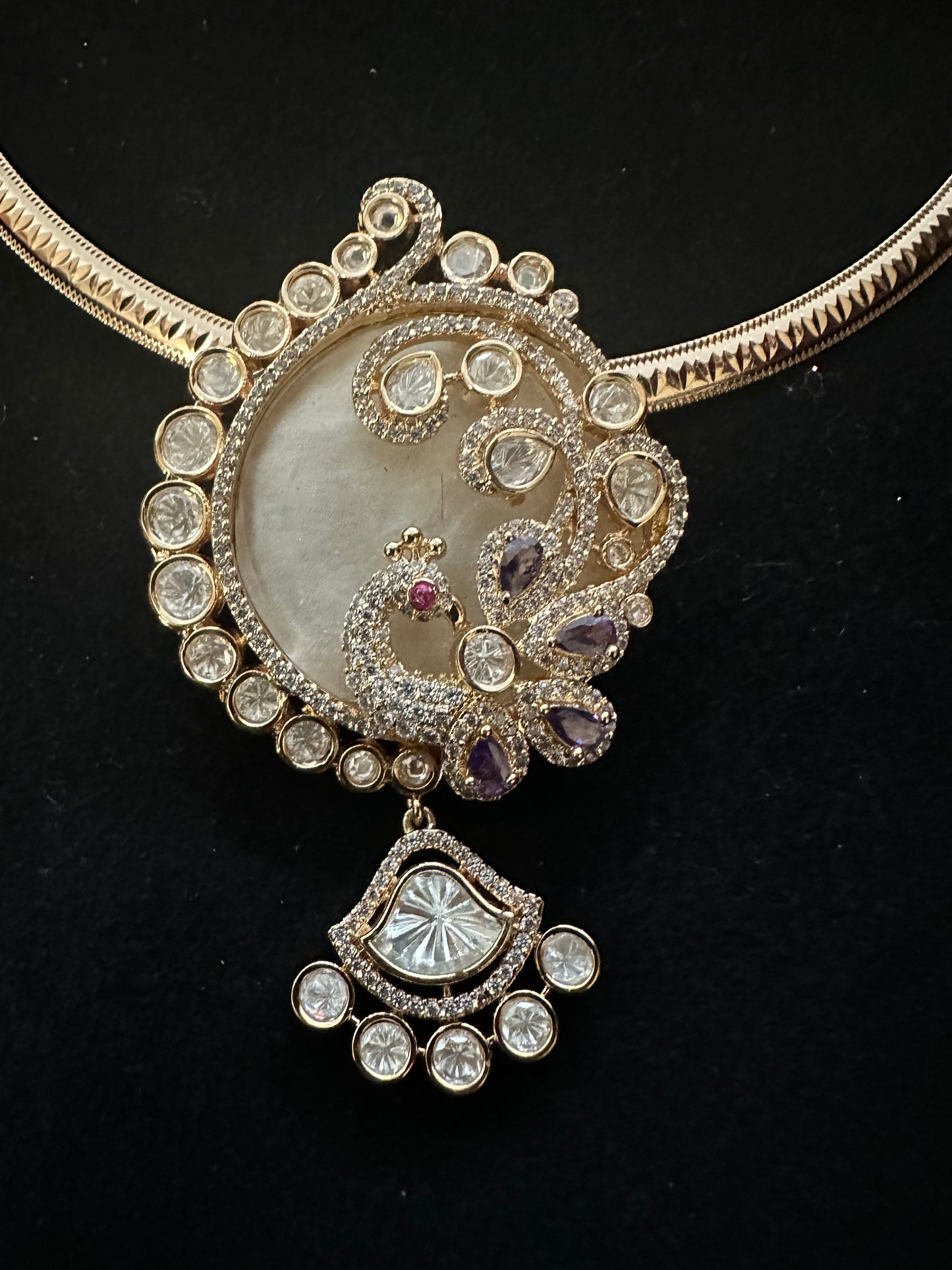 Mayuri Hasli Necklace Set - White