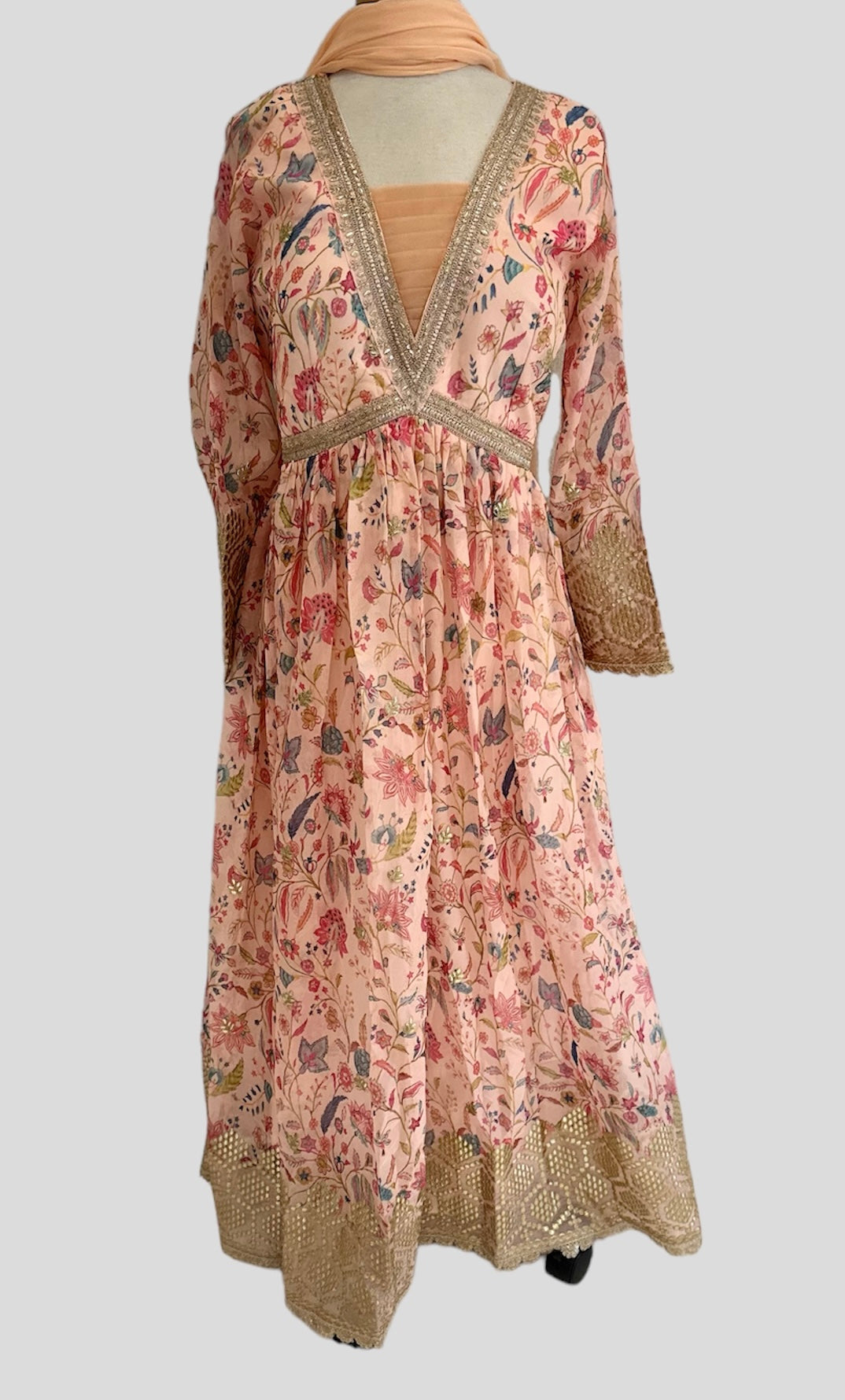 Beautiful rustic floral gown crafted in organza silk. Embellished with heavy gota patti. Paired with plain nazmeen dupatta with gotta lqce. 2 piece set. 

Size available 43 with 3 inch extra margin (1.5in each)

#indianwear #ethnicwear #fashion #indianfashion #gown #onlineshopping #indianwedding #anarkalisuits #traditional #instafashion #kurti #ethnic #style #wedding #ootd #traditionalwear #indian #partywear #kurtis #fashionblogger #organzasilk #suits #trending #indianbride #dresses