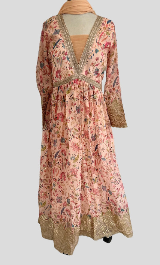 Beautiful rustic floral gown crafted in organza silk. Embellished with heavy gota patti. Paired with plain nazmeen dupatta with gotta lqce. 2 piece set. 

Size available 43 with 3 inch extra margin (1.5in each)

#indianwear #ethnicwear #fashion #indianfashion #gown #onlineshopping #indianwedding #anarkalisuits #traditional #instafashion #kurti #ethnic #style #wedding #ootd #traditionalwear #indian #partywear #kurtis #fashionblogger #organzasilk #suits #trending #indianbride #dresses