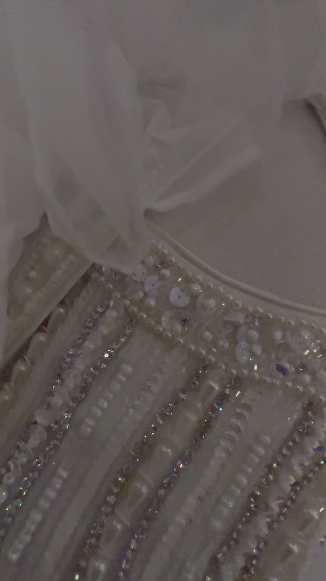 Beautifully crafted 3 piece shrug set in pure silk with pearl embellishment on the asymmetrical crop-top. Paired with long open shrug  in soft organza with pearl lace on the open edges. Paired with a plain white pleated front skirt

Size available 38 with margin.